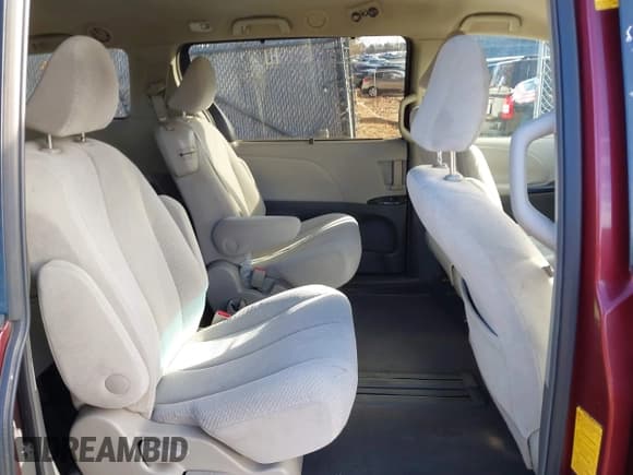 ✅ 2011 Toyota Sienna LE • VIN: 5TDKK3DCXBS013847 • Lot: 43835303. Listed on IAAI with 153,039 mi. Free auction sales archive from the USA and detailed vehicle history report at DreamBid. Image 8.