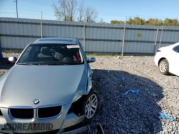 ✅ 2006 BMW 3 Series 325i • VIN: WBAVB17596NK37957 • Lot: 87103725. Wystawiony na Copart z przebiegiem 107 303 mil. Bezpłatny archiwum sprzedaży aukcyjnych z USA i szczegółowy raport historii pojazdu na DreamBid. Zdjęcie 13.