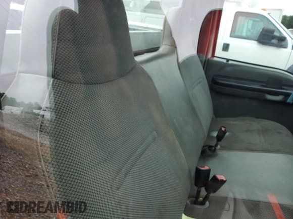 ✅ 2006 Ford F-250 • VIN: 1FDNF20506EC75421 • Lot: 58069295. Wystawiony na Copart z przebiegiem 176 547 mil. Bezpłatny archiwum sprzedaży aukcyjnych z USA i szczegółowy raport historii pojazdu na DreamBid. Zdjęcie 10.