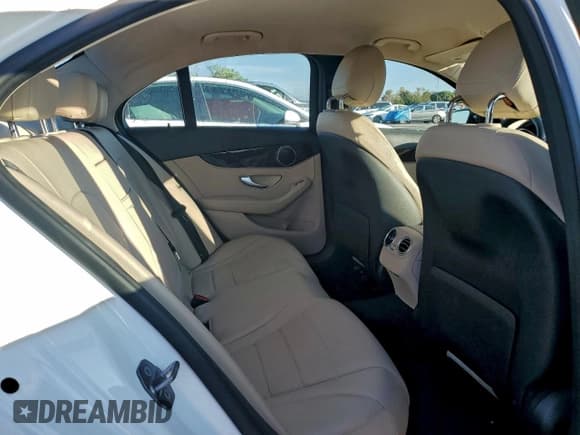 ✅ 2017 Mercedes-Benz C 300 • VIN: 55SWF4JB1HU224731 • Lot: 95322645. Wystawiony na Copart z przebiegiem 101 627 mil. Bezpłatny archiwum sprzedaży aukcyjnych z USA i szczegółowy raport historii pojazdu na DreamBid. Zdjęcie 10.