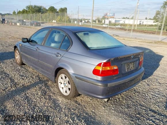 2003 BMW 3 Series 325xi с VIN WBAEU33403PH87263, выставлен на аукционе IAAI как лот 43183256 с пробегом 148 947 миль миль и . История ставок и продаж доступна на DreamBid. Изображение 3.
