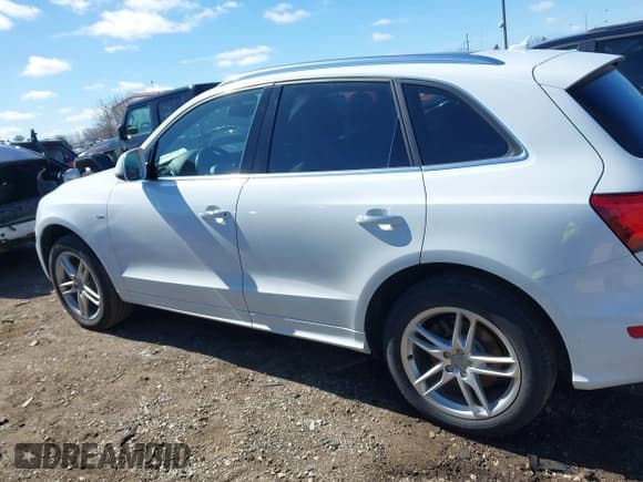 ✅ 2017 Audi Q5 Premium Plus • VIN: WA1D7AFP0HA030154 • Lot: 41877988. Listed on IAAI with 100,145 mi. Free auction sales archive from the USA and detailed vehicle history report at DreamBid. Image 14.
