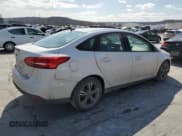 ✅ 2018 Ford Focus SE • VIN: 1FADP3FE8JL230182 • Lot: 43883684. Wystawiony na Copart z przebiegiem 68 301 mil. Bezpłatny archiwum sprzedaży aukcyjnych z USA i szczegółowy raport historii pojazdu na DreamBid. Zdjęcie 3.