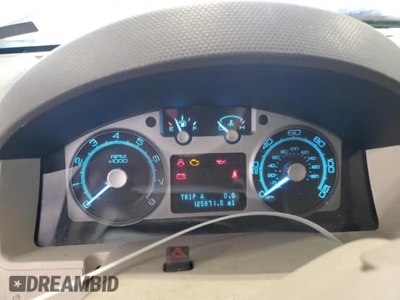 ✅ 2010 Mercury Mariner • VIN: 4M2CN9BG5AKJ11799 • Lot: 46441995. Listed on Copart with 125,871 mi. Free auction sales archive from the USA and detailed vehicle history report at DreamBid. Image 9.