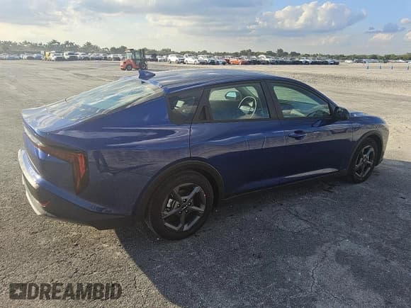 ✅ 2025 Kia K4 LXS • VIN: 3KPFT4DE1SE060037 • Lot: 92843675. Wystawiony na Copart z przebiegiem 13 833 mil. Bezpłatny archiwum sprzedaży aukcyjnych z USA i szczegółowy raport historii pojazdu na DreamBid. Zdjęcie 3.