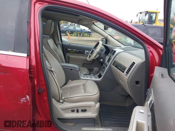 ✅ 2008 Lincoln MKX • VIN: 2LMDU88C68BJ17658 • Lot: 43597967. Listed on IAAI with 92,430 mi. Free auction sales archive from the USA and detailed vehicle history report at DreamBid. Image 5.