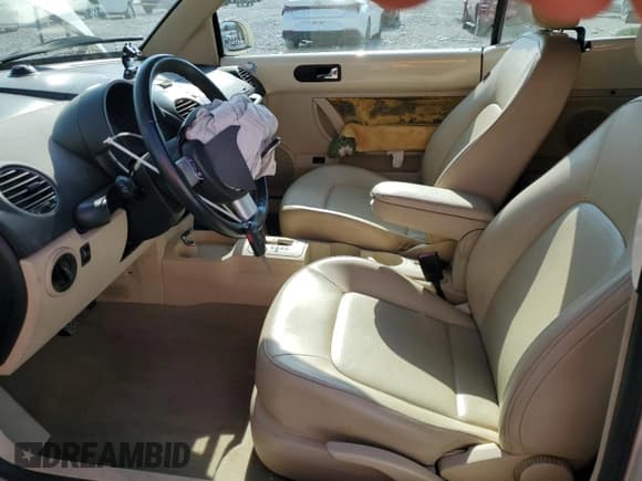 ✅ 2008 Volkswagen Beetle SE • VIN: 3VWRF31Y08M409844 • Lot: 85134255. Wystawiony na Copart z przebiegiem 78 362 mil. Bezpłatny archiwum sprzedaży aukcyjnych z USA i szczegółowy raport historii pojazdu na DreamBid. Zdjęcie 7.