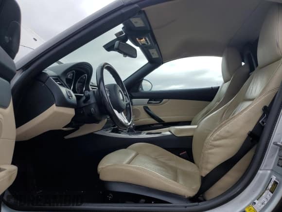 ✅ 2014 BMW Z4 sDrive28i • VIN: WBALL5C54EE717341 • Lot: 75084304. Wystawiony na Copart z przebiegiem 132 569 mil. Bezpłatny archiwum sprzedaży aukcyjnych z USA i szczegółowy raport historii pojazdu na DreamBid. Zdjęcie 7.