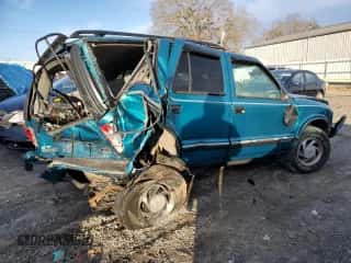 1995 Chevrolet Blazer with VIN 1GNDT13W2SK204831, listed as a Copart auction lot 86301424 with 122,281 mi miles and Salvage title. Bid and sale history available at DreamBid. Image 3.