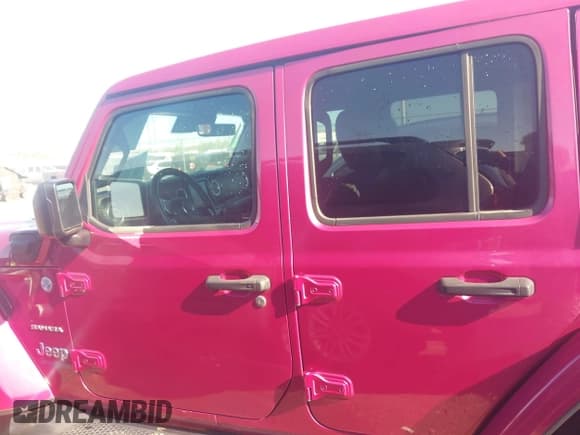 ✅ 2021 Jeep Wrangler Unlimited Sahara • VIN: 1C4JJXP63MW863995 • Lot: 42037221. Listed on IAAI with 41,308 mi. Free auction sales archive from the USA and detailed vehicle history report at DreamBid. Image 14.