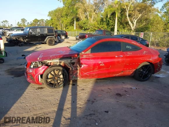 ✅ 2019 Mercedes-Benz C 300 • VIN: WDDWJ8DB6KF803628 • Lot: 41541737. Wystawiony na IAAI z przebiegiem 90 239 mil. Bezpłatny archiwum sprzedaży aukcyjnych z USA i szczegółowy raport historii pojazdu na DreamBid. Zdjęcie 6.