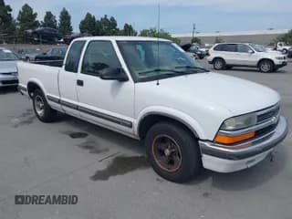 ✅ 1998 Chevrolet S-10 LS • VIN: 1GCCS19X0W8119240 • Лот: 42054670. Опубликован ранее на IAAI с пробегом 183 137 миль. Бесплатный доступ к архиву аукционных продаж из США и подробный отчёт об истории автомобиля на DreamBid. Изображение 1.