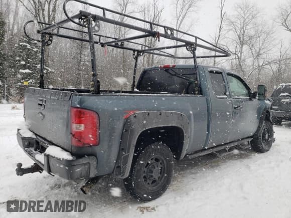 ✅ 2007 Chevrolet Silverado 2500HD Work Truck • VIN: 1GCHK29K27E599610 • Лот: 87876125. Опубликован ранее на Copart с пробегом 186 071 миль. Бесплатный доступ к архиву аукционных продаж из США и подробный отчёт об истории автомобиля на DreamBid. Изображение 3.