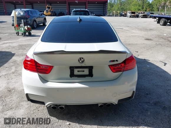 ✅ 2015 BMW M4 • VIN: WBS3R9C53FK335080 • Лот: 43049252. Опубликован ранее на IAAI с пробегом 88 379 миль. Бесплатный доступ к архиву аукционных продаж из США и подробный отчёт об истории автомобиля на DreamBid. Изображение 16.
