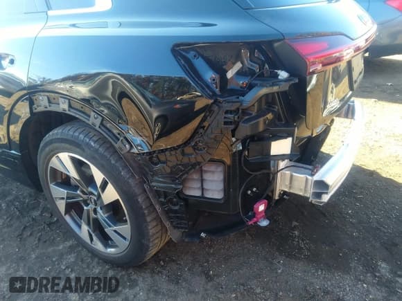 ✅ 2022 Audi e-tron Premium • VIN: WA1AAAGE0NB004791 • Lot: 43579769. Listed on IAAI with 26,952 mi. Free auction sales archive from the USA and detailed vehicle history report at DreamBid. Image 6.