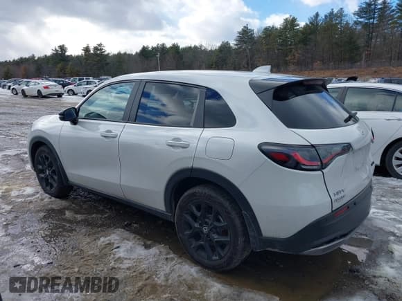 ✅ 2024 Honda HR-V Sport • VIN: 3CZRZ2H54RM770151 • Lot: 41501617. Wystawiony na IAAI z przebiegiem 15 928 mil. Bezpłatny archiwum sprzedaży aukcyjnych z USA i szczegółowy raport historii pojazdu na DreamBid. Zdjęcie 14.