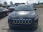 ✅ 2018 Jeep Cherokee Latitude • VIN: 1C4PJLCB4JD595102 • Lot: 43359901. Wystawiony na IAAI z przebiegiem Nie podano. Bezpłatny archiwum sprzedaży aukcyjnych z USA i szczegółowy raport historii pojazdu na DreamBid. Zdjęcie 6.