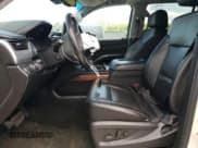 ✅ 2015 Chevrolet Suburban LTZ • VIN: 1GNSKKKC1FR123209 • Lot: 71128734. Wystawiony na Copart z przebiegiem 122 146 mil. Bezpłatny archiwum sprzedaży aukcyjnych z USA i szczegółowy raport historii pojazdu na DreamBid. Zdjęcie 7.