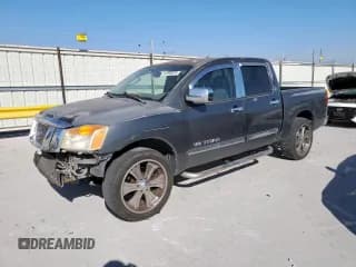 ✅ 2008 Nissan Titan SE • VIN: 1N6BA07D98N308973 • Лот: 92860625. Опубликован ранее на Copart с пробегом 258 373 миль. Бесплатный доступ к архиву аукционных продаж из США и подробный отчёт об истории автомобиля на DreamBid. Изображение 1.