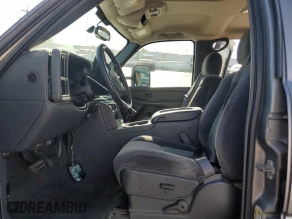 ✅ 2006 Chevrolet Silverado 2500HD LT2 • VIN: 1GCHC23G26F173975 • Lot: 82611505. Wystawiony na Copart z przebiegiem 139 492 mil. Bezpłatny archiwum sprzedaży aukcyjnych z USA i szczegółowy raport historii pojazdu na DreamBid. Zdjęcie 7.