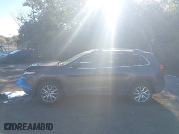 ✅ 2017 Jeep Cherokee Limited • VIN: 1C4PJMDS8HW557696 • Lot: 43406022. Wystawiony na IAAI z przebiegiem 71 160 mil. Bezpłatny archiwum sprzedaży aukcyjnych z USA i szczegółowy raport historii pojazdu na DreamBid. Zdjęcie 14.