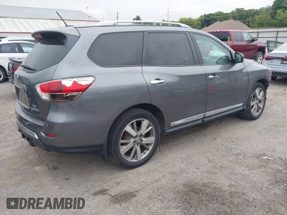 ✅ 2015 Nissan Pathfinder Platinum • VIN: 5N1AR2MMXFC714708 • Lot: 42755553. Listed on IAAI with 182,876 mi. Free auction sales archive from the USA and detailed vehicle history report at DreamBid. Image 4.