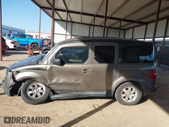 ✅ 2007 Honda Element EX • VIN: 5J6YH28757L005223 • Lot: 43627843. Listed on IAAI with 215,389 mi. Free auction sales archive from the USA and detailed vehicle history report at DreamBid. Image 14.