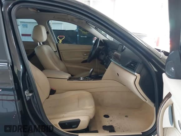 ✅ 2013 BMW 3 Series 328i • VIN: WBA3A5C53DF358062 • Lot: 43794471. Wystawiony na IAAI z przebiegiem 158 048 mil. Bezpłatny archiwum sprzedaży aukcyjnych z USA i szczegółowy raport historii pojazdu na DreamBid. Zdjęcie 5.