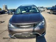 ✅ 2017 Chrysler Pacifica Limited • VIN: 2C4RC1GGXHR668736 • Lot: 91104045. Wystawiony na Copart z przebiegiem 114 865 mil. Bezpłatny archiwum sprzedaży aukcyjnych z USA i szczegółowy raport historii pojazdu na DreamBid. Zdjęcie 5.