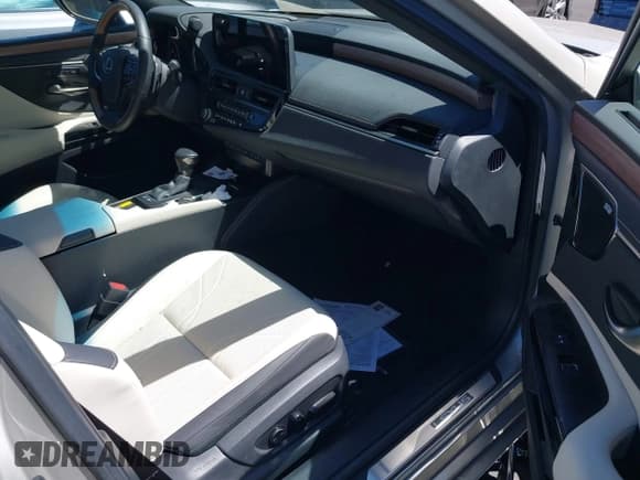 ✅ 2024 Lexus ES 300h Luxury • VIN: 58AEA1C17RU049851 • Lot: 43159025. Listed on IAAI with 3,473 mi. Free auction sales archive from the USA and detailed vehicle history report at DreamBid. Image 5.