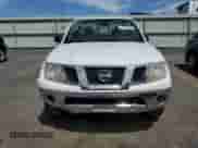 2011 Nissan Frontier SV z VIN 1N6AD0CU7BC435877, wystawiony jako Copart lot #57132265 z przebiegiem 141 862 mil mil oraz Czysty tytuł • Clean title. Historia ofert i sprzedaży dostępna na DreamBid. Obrazek 5.