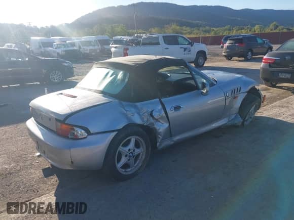 1998 BMW 3 Series Z3 1.9 with VIN 4USCH7330WLE10550, listed as a IAAI auction lot 43333873 with 84,380 mi miles and . Bid and sale history available at DreamBid. Image 4.