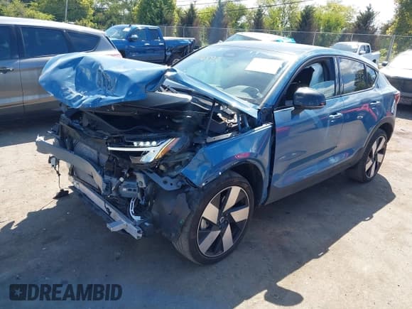 ✅ 2023 Volvo C40 Ultimate • VIN: YV4ED3GM3P2027788 • Lot: 43106893. Wystawiony na IAAI z przebiegiem 30 207 mil. Bezpłatny archiwum sprzedaży aukcyjnych z USA i szczegółowy raport historii pojazdu na DreamBid. Zdjęcie 2.