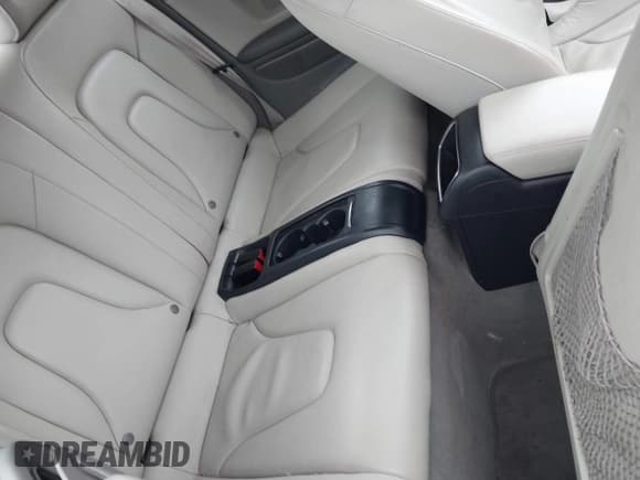 ✅ 2011 Audi A5 Premium • VIN: WAUCFAFH9BN005540 • Lot: 41841415. Listed on IAAI with 112,883 mi. Free auction sales archive from the USA and detailed vehicle history report at DreamBid. Image 8.