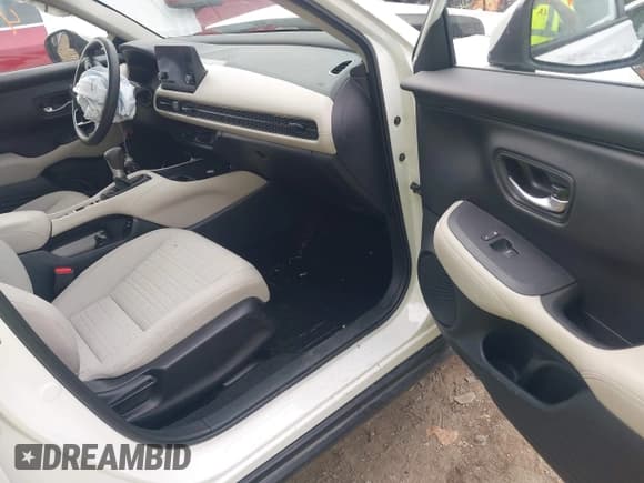 ✅ 2024 Honda HR-V LX • VIN: 3CZRZ2H35RM771808 • Lot: 43045094. Listed on IAAI with 13,817 mi. Free auction sales archive from the USA and detailed vehicle history report at DreamBid. Image 5.