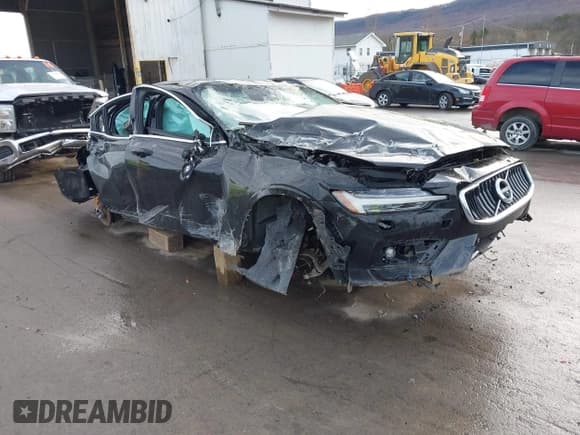 ✅ 2019 Volvo S60 Inscription • VIN: 7JRA22TL6KG007160 • Lot: 41920855. Listed on IAAI with 84,623 mi. Free auction sales archive from the USA and detailed vehicle history report at DreamBid. Image 1.