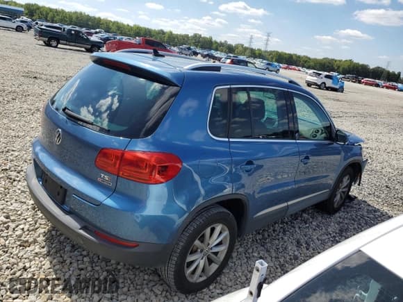 ✅ 2017 Volkswagen Tiguan Wolfsburg Edition • VIN: WVGSV7AX1HW505628 • Лот: 81818215. Опубликован ранее на Copart с пробегом 54 955 миль. Бесплатный доступ к архиву аукционных продаж из США и подробный отчёт об истории автомобиля на DreamBid. Изображение 3.