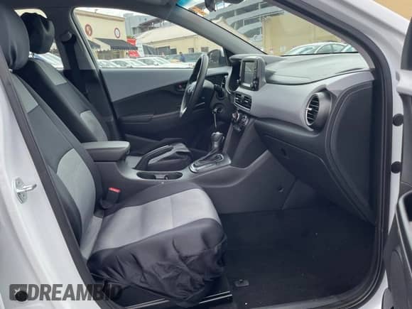 2019 Hyundai Kona SE с VIN KM8K12AA9KU266794, выставлен на аукционе Copart как лот 43103713 с пробегом 84 156 миль миль и . История ставок и продаж доступна на DreamBid. Изображение 5.