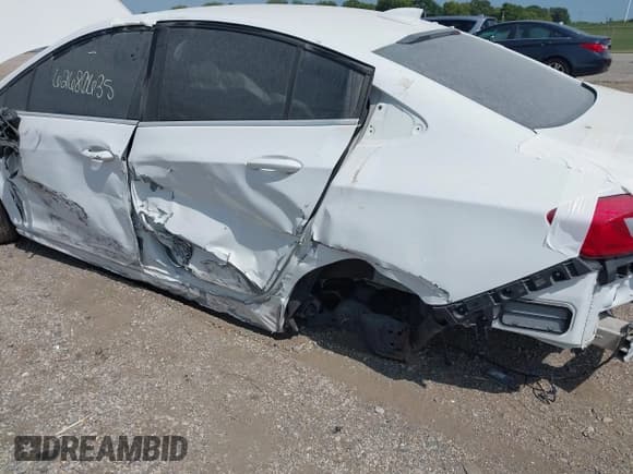 ✅ 2019 Chevrolet Cruze LT • VIN: 1G1BE5SM9K7118039 • Lot: 43106145. Listed on IAAI with Not provided. Free auction sales archive from the USA and detailed vehicle history report at DreamBid. Image 6.