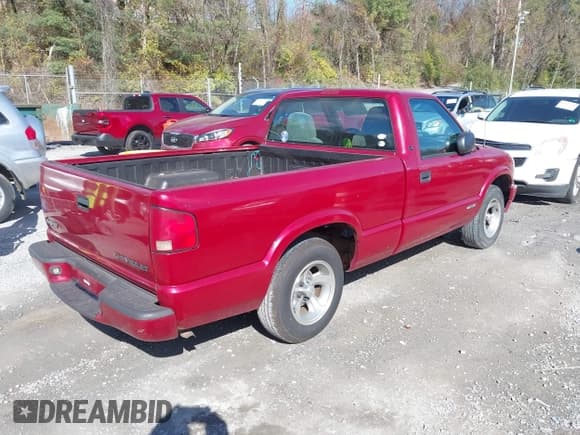 ✅ 2001 Chevrolet S-10 • VIN: 1GCCS145018257861 • Лот: 43582992. Опубликован ранее на IAAI с пробегом 294 941 миль. Бесплатный доступ к архиву аукционных продаж из США и подробный отчёт об истории автомобиля на DreamBid. Изображение 4.