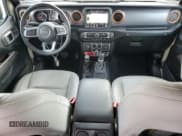 ✅ 2020 Jeep Gladiator Mojave • VIN: 1C6JJTEG9LL208154 • Lot: 70474844. Listed on Copart with 31,065 mi. Free auction sales archive from the USA and detailed vehicle history report at DreamBid. Image 8.