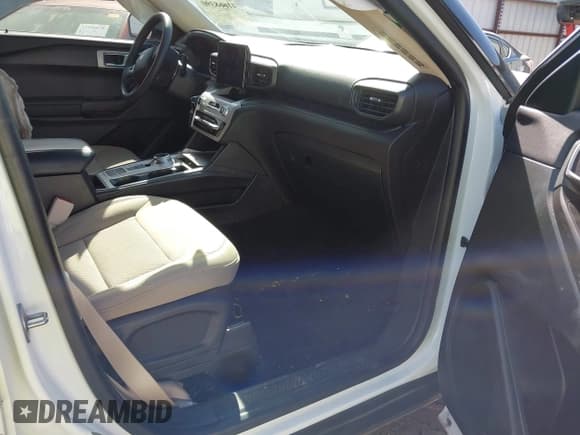 ✅ 2024 Ford Explorer • VIN: 1FMSK7BH4RGA25692 • Lot: 41668390. Wystawiony na IAAI z przebiegiem 13 706 mil. Bezpłatny archiwum sprzedaży aukcyjnych z USA i szczegółowy raport historii pojazdu na DreamBid. Zdjęcie 5.