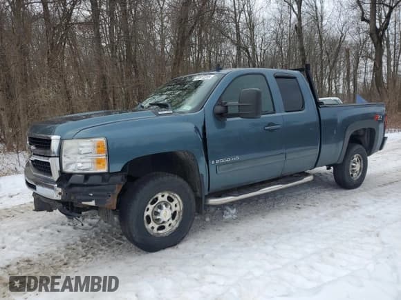 ✅ 2007 Chevrolet Silverado 2500HD 2LT • VIN: 1GCHK29627E589355 • Lot: 43611315. Wystawiony na Copart z przebiegiem 179 485 mil. Bezpłatny archiwum sprzedaży aukcyjnych z USA i szczegółowy raport historii pojazdu na DreamBid. Zdjęcie 1.