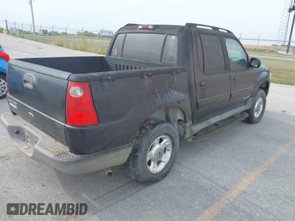 ✅ 2001 Ford Explorer Sport Trac • VIN: 1FMZU77EX1UA66700 • Lot: 43113683. Wystawiony na IAAI z przebiegiem 235 370 mil. Bezpłatny archiwum sprzedaży aukcyjnych z USA i szczegółowy raport historii pojazdu na DreamBid. Zdjęcie 4.