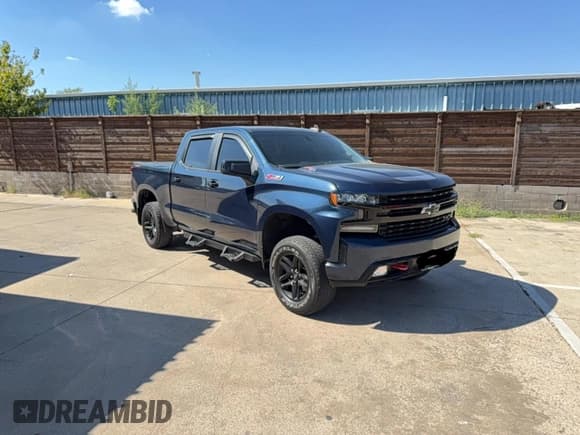 ✅ 2019 Chevrolet Silverado 1500 LT Trail Boss • VIN: 3GCPYFEDXKG194329 • Lot: 85728635. Wystawiony na Copart z przebiegiem 72 766 mil. Bezpłatny archiwum sprzedaży aukcyjnych z USA i szczegółowy raport historii pojazdu na DreamBid. Zdjęcie 1.