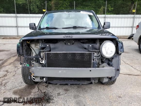 ✅ 2015 Jeep Patriot Sport • VIN: 1C4NJPBA5FD156912 • Lot: 58123725. Wystawiony na Copart z przebiegiem 102 525 mil. Bezpłatny archiwum sprzedaży aukcyjnych z USA i szczegółowy raport historii pojazdu na DreamBid. Zdjęcie 5.