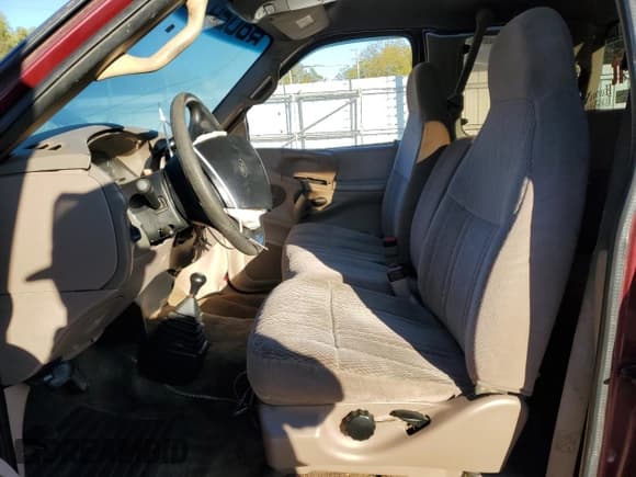 ✅ 1997 Ford F-150 XL • VIN: 1FTDX1866VNA47927 • Lot: 86878945. Listed on Copart with 119,071 mi. Free auction sales archive from the USA and detailed vehicle history report at DreamBid. Image 7.