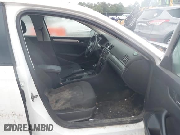 ✅ 2014 Volkswagen Passat S • VIN: 1VWAP7A39EC024253 • Лот: 42400664. Опубликован ранее на IAAI с пробегом 151 628 миль. Бесплатный доступ к архиву аукционных продаж из США и подробный отчёт об истории автомобиля на DreamBid. Изображение 5.