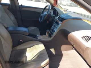 2011 Chevrolet Malibu 2LT z VIN 1G1ZD5E74BF256195, wystawiony jako IAAI lot #43393207 z przebiegiem 73 792 mil mil oraz . Historia ofert i sprzedaży dostępna na DreamBid. Obrazek 5.