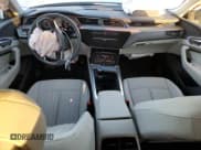 ✅ 2024 Audi Q8 e-tron Premium Plus • VIN: WA15AAGE3RB052230 • Лот: 85685314. Опубликован ранее на Copart с пробегом 9 250 миль. Бесплатный доступ к архиву аукционных продаж из США и подробный отчёт об истории автомобиля на DreamBid. Изображение 8.